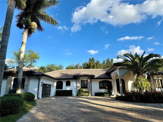 Attached, Exterior, Facade, Mediterranean