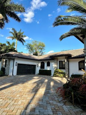 Attached, Exterior, Facade, Ranch