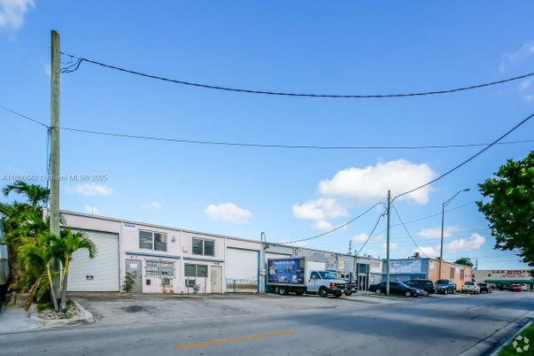 Exterior, Facade, None