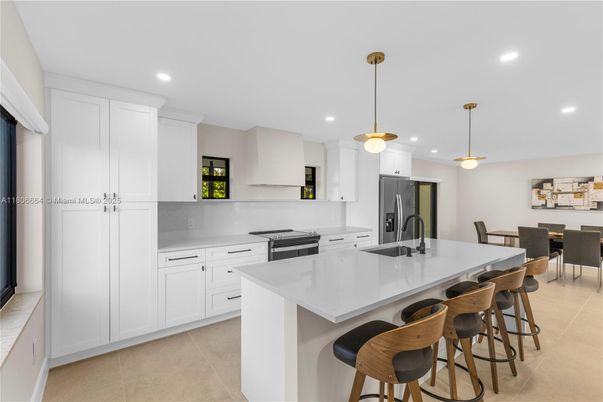 Dining room, Interior, Kitchen, Pendant Lights, Recessed Lighting, Stainless Steel Appliances