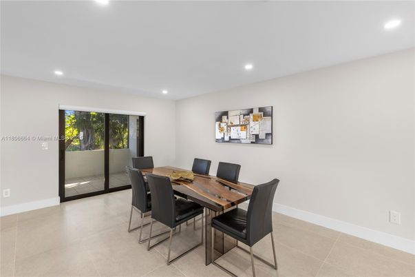 Dining room, Interior, Recessed Lighting