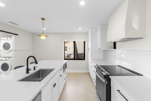 Interior, Kitchen, Pendant Lights, Recessed Lighting, Washer