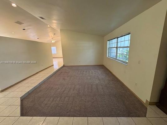 Empty room, Interior, Recessed Lighting