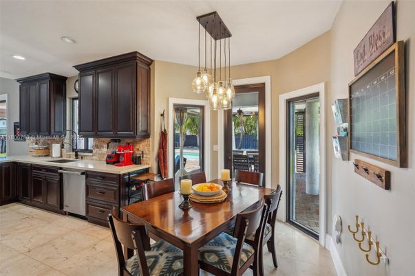 Dining room, Interior, Kitchen, Pendant Lights, Recessed Lighting, Stainless Steel Appliances