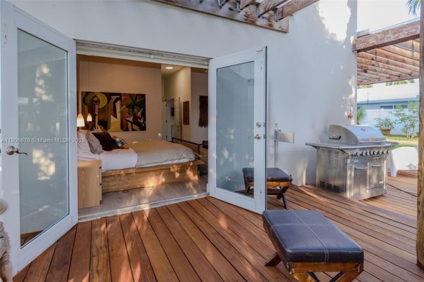 Exterior, Wood Texture Flooring