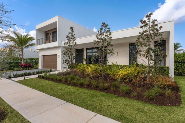 Attached, Exterior, Facade, Modern