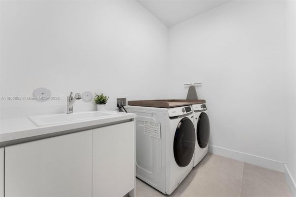 Interior, Washer