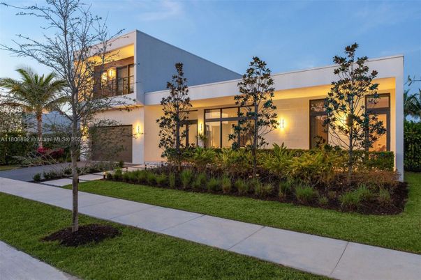 Backyard, Exterior, Facade, Modern