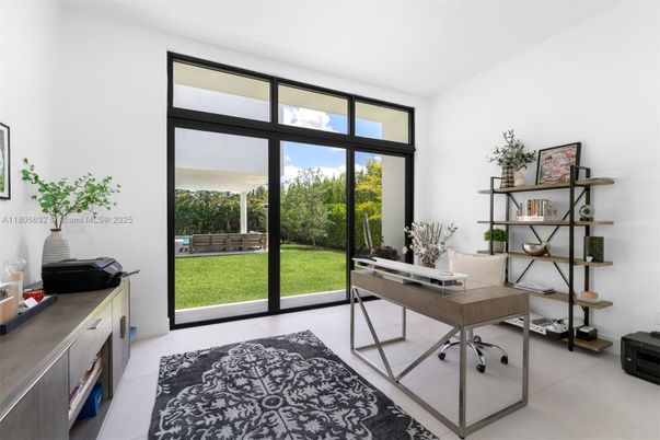 Home Office, Interior