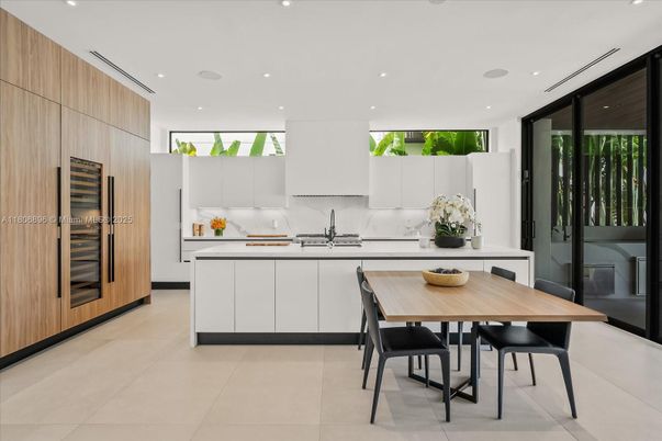 Dining room, Interior, Kitchen, Recessed Lighting, Stainless Steel Appliances
