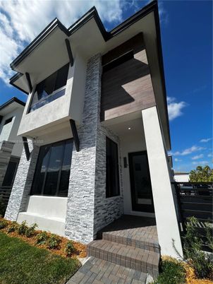 Exterior, Facade, Modern