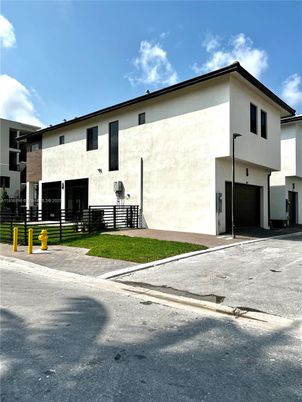 Attached, Exterior, Facade, Modern
