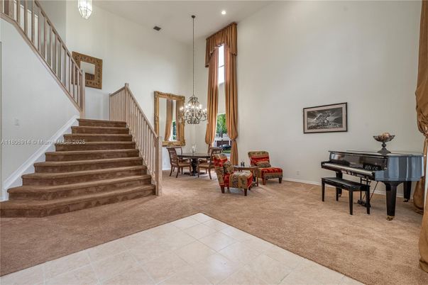 Chandelier, Dining room, Interior, Pendant Lights, Piano, Recessed Lighting