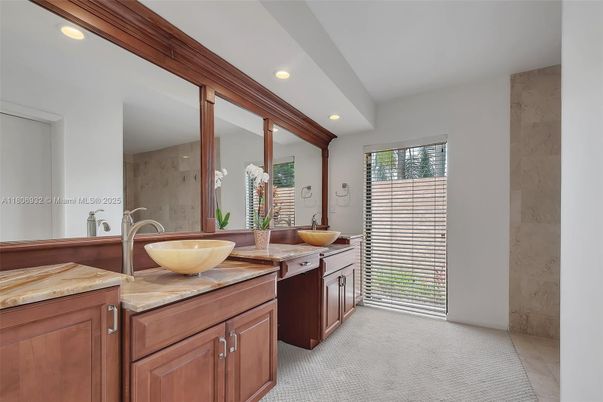Bathroom, Dual Sink Vanities, Interior, Recessed Lighting