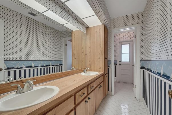 Bathroom, Dual Sink Vanities, Interior