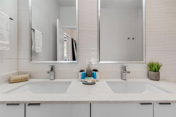 Bathroom, Dual Sink Vanities, Interior