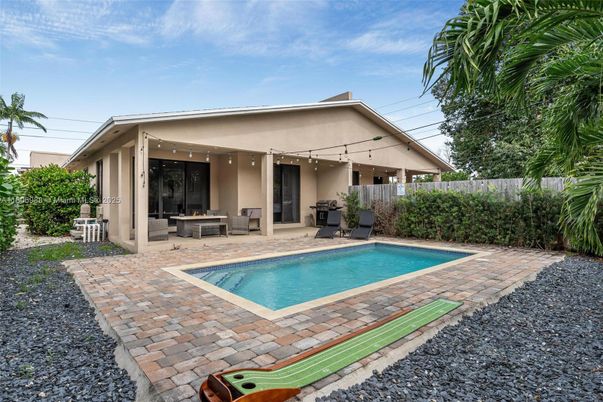 Exterior, Pool
