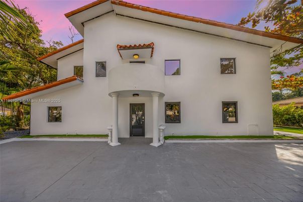 Exterior, Facade, Spanish Mediterranean