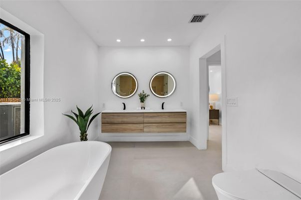 Bathroom, Dual Sink Vanities, Free Standing Baths, Interior, Recessed Lighting