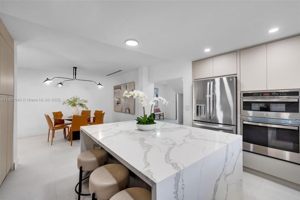 Dining room, Interior, Kitchen, Recessed Lighting, Stainless Steel Appliances