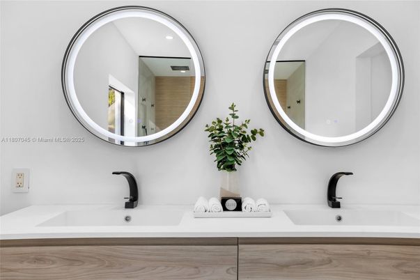 Bathroom, Dual Sink Vanities, Interior