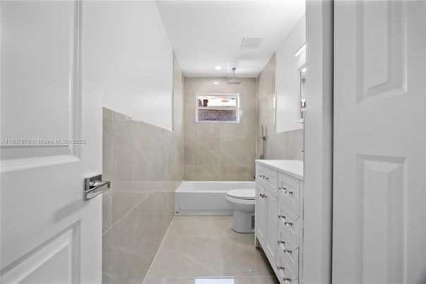 Bathroom, Interior, Recessed Lighting