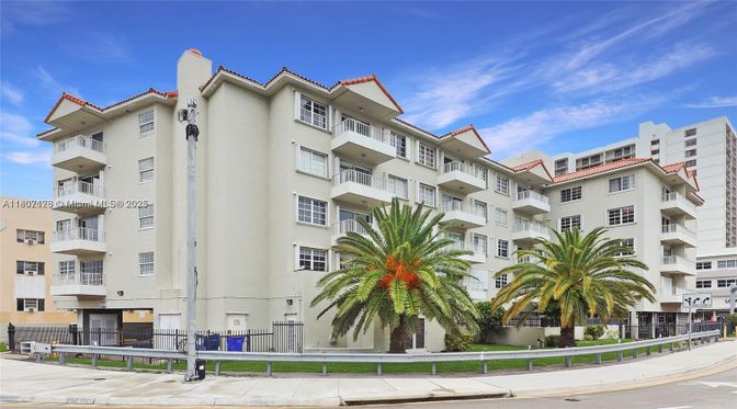 Exterior, Facade, Condo Building