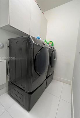 Interior, Washer