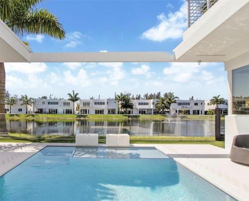 Exterior, Pool, Water