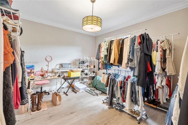 Home Office, Interior, Pendant Lights, Walk-in Closets, Wood Texture Flooring