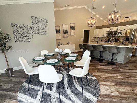 Chandelier, Dining room, Interior, Kitchen, Pendant Lights, Recessed Lighting, Wood Texture Flooring