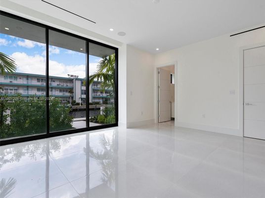 Empty room, Interior, Recessed Lighting, Water