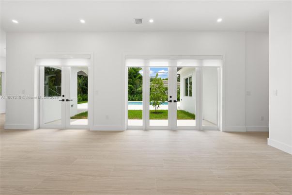 Empty room, Interior, Recessed Lighting