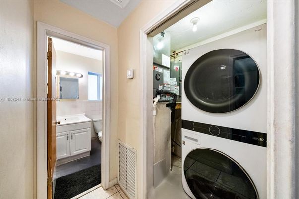 Bathroom, Interior, Utility Closets, Washer