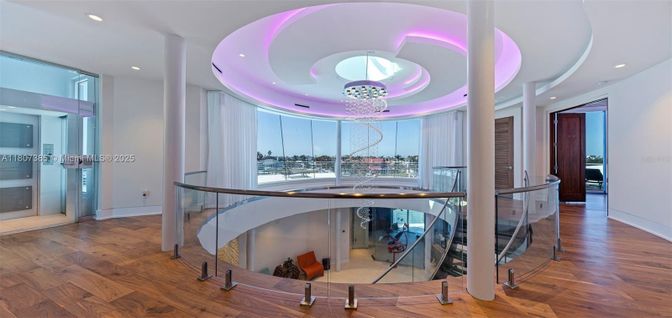 Interior, Recessed Lighting, Wood Texture Flooring