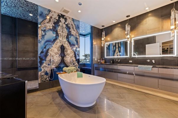 Bathroom, Free Standing Baths, Interior, Recessed Lighting
