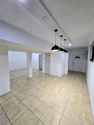 Empty room, Interior, Pendant Lights