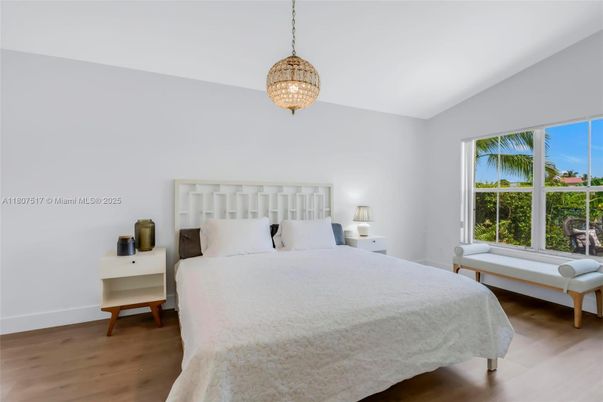 Bedroom, Interior, Pendant Lights, Wood Texture Flooring