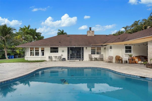 Exterior, Pool