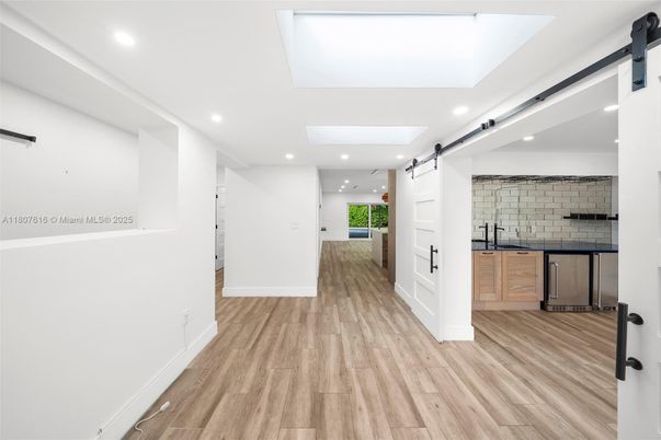 Interior, Recessed Lighting, Wood Texture Flooring