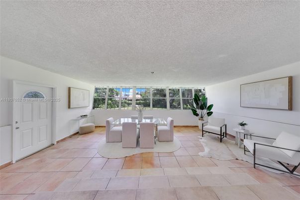 Dining room, Interior