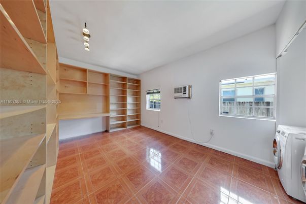 Empty room, Interior, Washer
