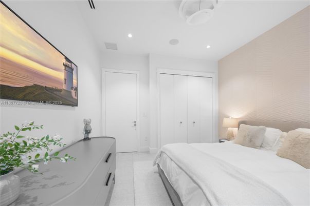 Bedroom, Interior, Recessed Lighting, Water