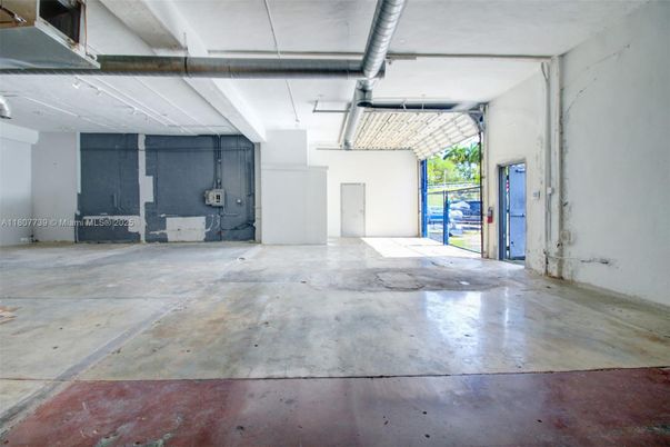 Garage, Interior