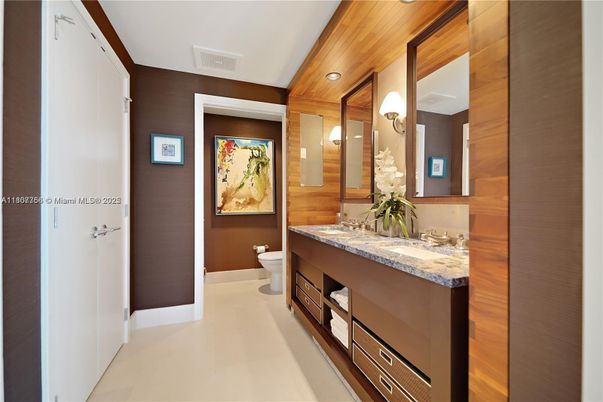 Bathroom, Dual Sink Vanities, Interior, Recessed Lighting