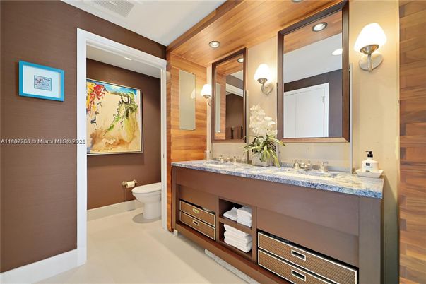 Bathroom, Dual Sink Vanities, Interior, Recessed Lighting