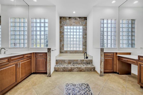 Bathroom, Interior, Recessed Lighting