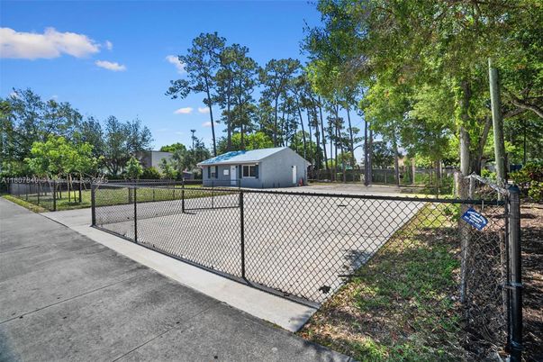 Exterior, Tennis Courts