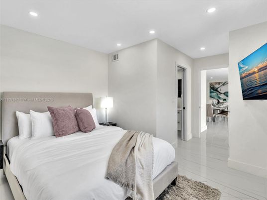 Bedroom, Interior, Recessed Lighting
