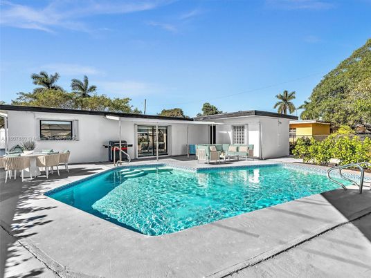 Exterior, Pool